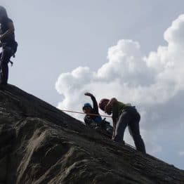 Grimpe sur les rochers